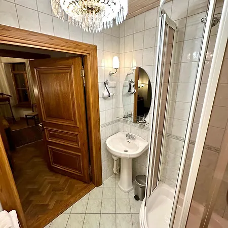 Апартаменти Captain's Castle